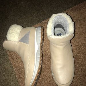 Winter Cole Hann grand explorer pink boots 7/8